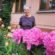 Мешканка проспекту Степана Бандери, 78 Дзюбак Марія вирощує клумби під під’їздом