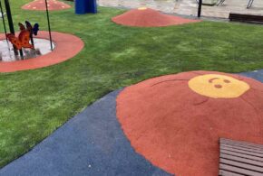 В парку Шевченка здійснили заміну покриття дитячого майданчика