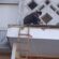 Ремонт дашка над входом до під’їзду проводять працівники ПП “Наш дім”