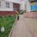 Очищення поребриків від трави проводять працівники ДП “Люкс Житло” ПП “Люкс”