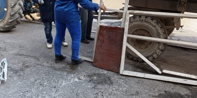 Працівники ПП “Благоустрій” прибирають підвали і приямки