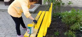 Працівники ПП “Благоустрій” продовжують фарбування та ремонт дитячого обладнання