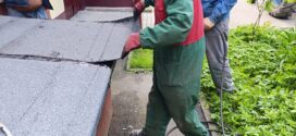 Дашки над входами до підвалу облаштовують працівники ПП “Благоустрій”