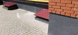 Працівники ПП “Благоустрій” пофарбували цоколь