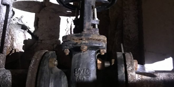 Працівники ПП “Благоустрій” провели заміну засувки