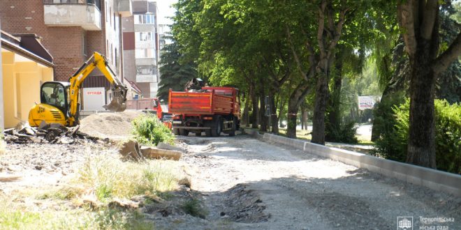 У Тернополі триває поточний ремонт доріг і тротуарів