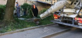 Працівники ПП “Благоустрій” проводять бетонування